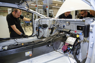 Illustration for article titled El minucioso proceso de construir un Lamborghini, foto a foto